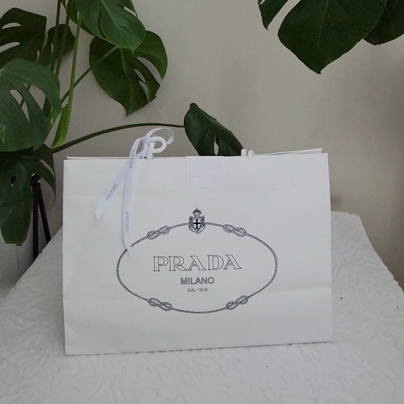 The iconic Prada Re-edition - Picture 2 of 2